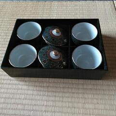 九谷箱入り蓋付き湯飲み茶碗4個セットの画像