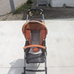 折りたたみベビーカーの画像