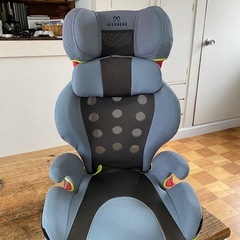 美品　1〜11歳用チャイルドシート　エールベベ