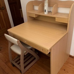 中古品　現物のみ　学習机　ライト・椅子付き