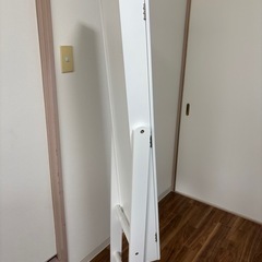 【値下げOK】アクセサリー収納つき全身鏡の画像