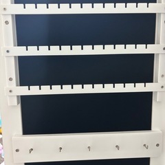 【値下げOK】アクセサリー収納つき全身鏡の画像