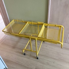 イエローキャスター付き3段ワゴンの画像