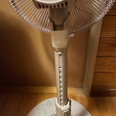 YAMAZEN  DCモーター搭載リビング扇風機 7枚羽根　リモコン付き　省エネのDCモーター　消費電力16Wの画像