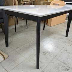 幅135㎝　ダイニングテーブル　多少キズあり