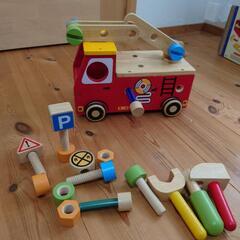 木の玩具　消防車の画像