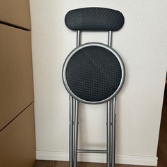 折りたたみ椅子の画像