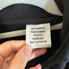 VETEMENTS ヴェトモン パーカー ブラック TFD Sの画像