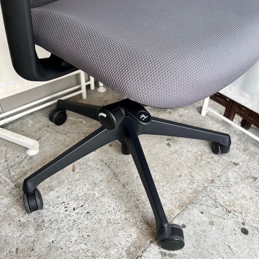 《売約済》【武蔵小山】 okamura Sylphy オカムラ OAチェア PCチェア 椅子 ハイバック ヘッドレスト オフィスチェア デスクチェア ワークチェア メッシュチェア 高級チェア 在宅ワーク テレワーク ゲーミングチェア チェア グレー 椅子