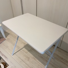 無料:白いテーブル