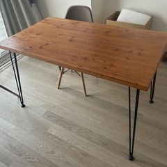 ダイニングテーブル　椅子の画像