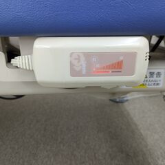高田ベッド（電動昇降ベッド、温熱シート内蔵）、マッサージ、整体、施術、医療用診察台、ボディマッサージ、エステ用ベッド 、介護など！！の画像