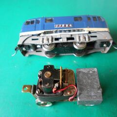 昔のカツミのセットに入っていた特別仕様の動力車と客車ですの画像