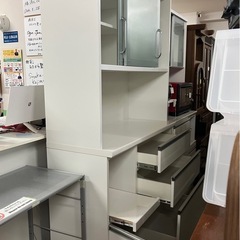 ☆値下げ☆2505-670  キッチンボード 2分割 固定ネジあり 1段目半分しか開かないです キズ 汚れありの画像