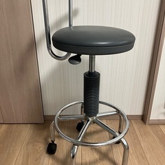 キャスター付き昇降チェアの画像