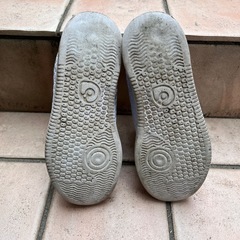 子供用スニーカー差し上げますの画像