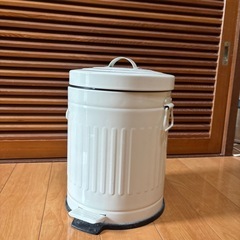 ペダル式ゴミ箱