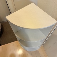 三角コーナーテーブルの画像