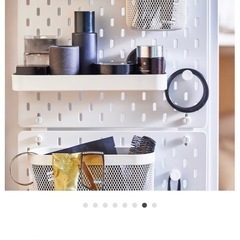 スコーディスIKEA フック10個分とスコーディス棚板（SKADIS シェルフ）2個の画像