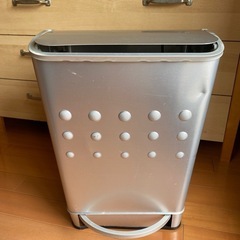 MAST社 アルミダストボックス　ペダル式　ゴミ箱