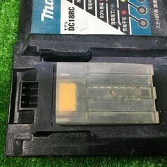 マキタ DC18RC 充電器【市川行徳店】【店頭取引限定】【中古】管理番号：ITHI02AX3T44の画像