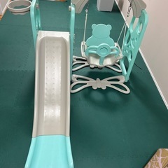 室内滑り台、ブランコ
