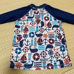 ラッシュガード　110センチの画像