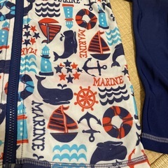 ラッシュガード　110センチの画像