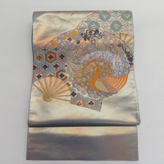 袋帯 グレーｘゴールド パステル系 孔雀に扇子模様 刺繍入り お...