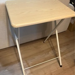 【やり取り中】折りたたみテーブルの画像