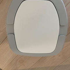 補助便所（おまるとしても使用可能。ふたの部分がありません‥。）の画像