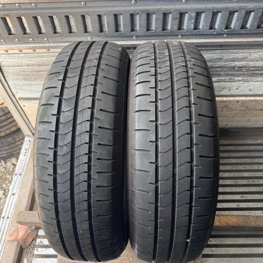 バリ溝‼️8.5分山‼️2018年製 サマータイヤ 195/65R15