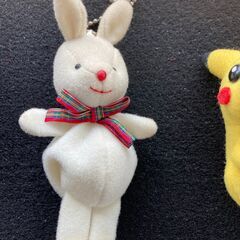 ピカチュー＆ウサギ　キーホルダー型　２セット　の画像