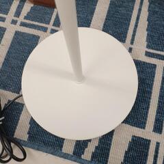 ★ジモティー割あり★フロアランプ　ニトリ　WH　 高さ(H)142cm× 幅(W)22.5cm× 奥行(D)22.5cmの画像