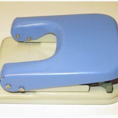 【受渡予定者確定済】★ KOKUYO コクヨ 穴あけパンチ 最大穿孔能力／PPC用紙約37枚 PN-3NBの画像