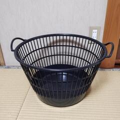 洗濯物かごの画像