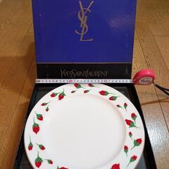 【未使用】イブサンローランのお皿(大1枚、小5枚セット)の画像