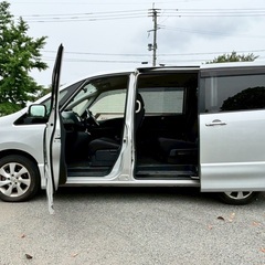 8人乗り☆ガソリン代 節約☆S-HYBRID入りました‼️月々1.2万円〜分割払い可❗️車検2年付き！大人気☆日産 セレナ S-HYBRID☆8人乗り☆Bluetooth対応HDDナビ☆走行中DVD見れます☆ETC☆便利なバックカメラ☆ドラレコ付きのフル装備☆電動スライドドア☆クルーズコントロール搭載☆ウィンカーミラー☆フル装備☆純正アルミ☆車内広々三列シート‼️の画像