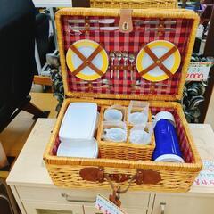 ピクニックバスケットカトラリー・食器・保温ボトル付きの画像