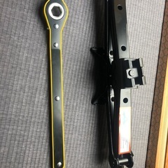 ジャッキと上下に動かすバー