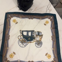 新品 馬車デザイン スカーフ 70cmの画像