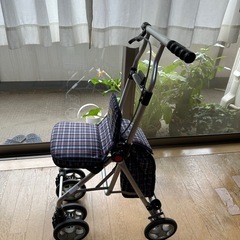 美品！　室内利用していたシルバーカー