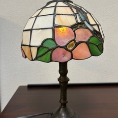 ステンドグラスランプの画像