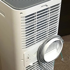 【武蔵小山店】 スポットクーラー ポータブルクーラー 移動式エアコン 移動式クーラー 簡易エアコン 工事不要エアコン 窓なしエアコン 窓パネル付き 除湿機能付きクーラー 冷風機 冷房機 8畳用エアコン 家庭用エアコン ZAFROクーラー ZAFROスポットクーラー J0A4210Q-8K キャスター付きクーラー 一人暮らし冷房 夏対策家電 熱中症対策 コンパクトエアコン 省スペースクーラー 2024年製 高年式の画像