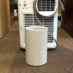 【武蔵小山店】 スポットクーラー ポータブルクーラー 移動式エアコン 移動式クーラー 簡易エアコン 工事不要エアコン 窓なしエアコン 窓パネル付き 除湿機能付きクーラー 冷風機 冷房機 8畳用エアコン 家庭用エアコン ZAFROクーラー ZAFROスポットクーラー J0A4210Q-8K キャスター付きクーラー 一人暮らし冷房 夏対策家電 熱中症対策 コンパクトエアコン 省スペースクーラー 2024年製 高年式の画像