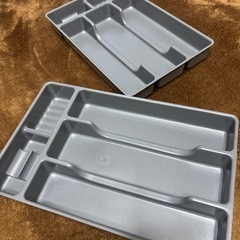 カトラリー受け皿と製氷プレートの画像