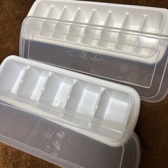 カトラリー受け皿と製氷プレートの画像