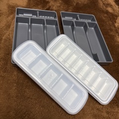 カトラリー受け皿と製氷プレート