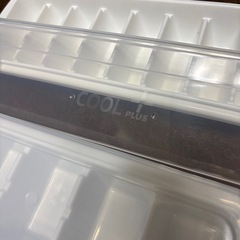 カトラリー受け皿と製氷プレートの画像
