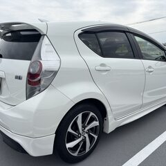 神奈川【自社ローン】保証人無可★全国対応★アクア【G】16インチAW/走行中TV可/スマートキー/プッシュスタート/革巻きステアリング/純正ナビ/純正エアロ/リアスポイラー/DVD再生/ETCの画像